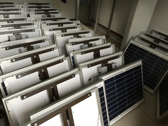太阳能路灯安装_j9九游会真人游戏第一品牌太阳能技术人员_贵州印江太阳能路灯